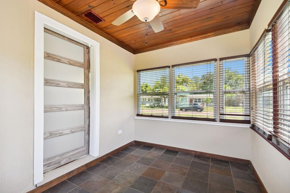 4320 3 Ave, Saint Petersburg FL  33711-1129 exterior