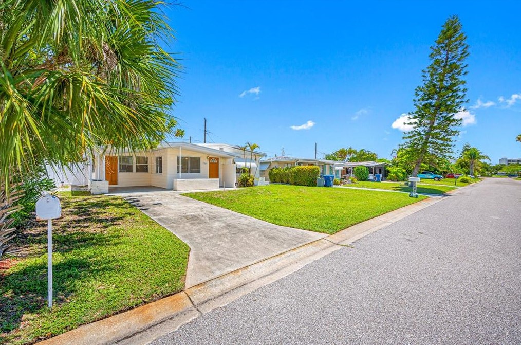 7165 14th Ave S, Saint Petersburg, FL 33707