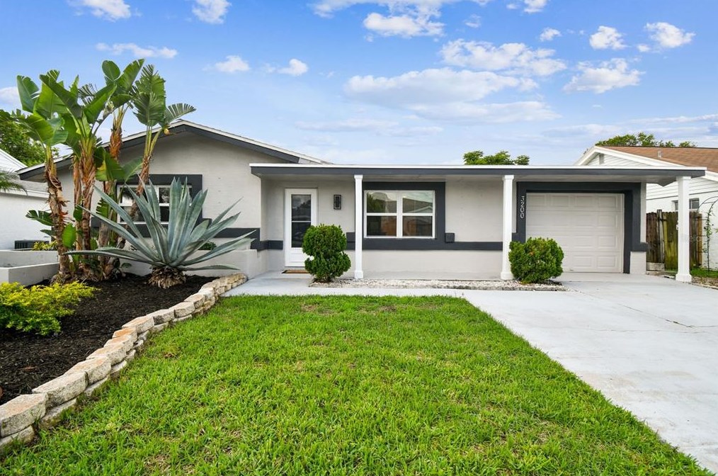 3200 Honeymoon Ln, Tarpon Springs, FL 34691