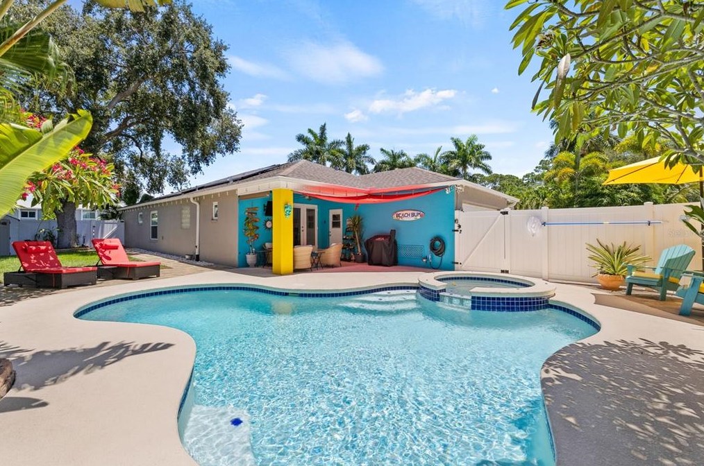 340 47th Ave, Saint Petersburg, FL 33703-3910