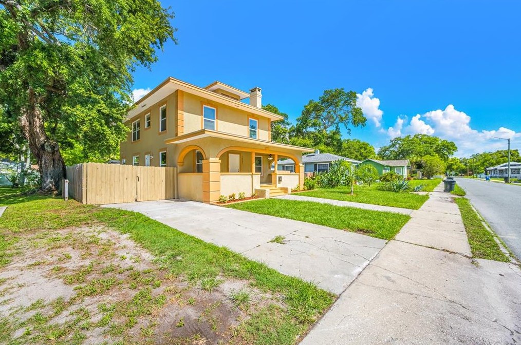 1451 14th St, Saint Petersburg, FL 33704-4113