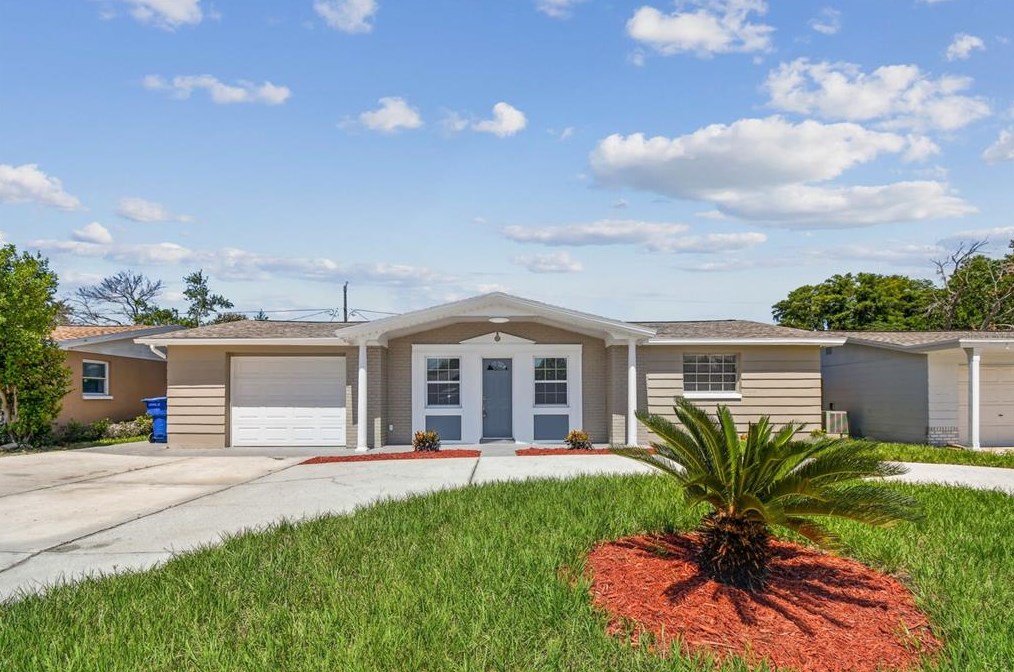 3325 Kimberly Oaks Dr, Tarpon Springs, FL 34691