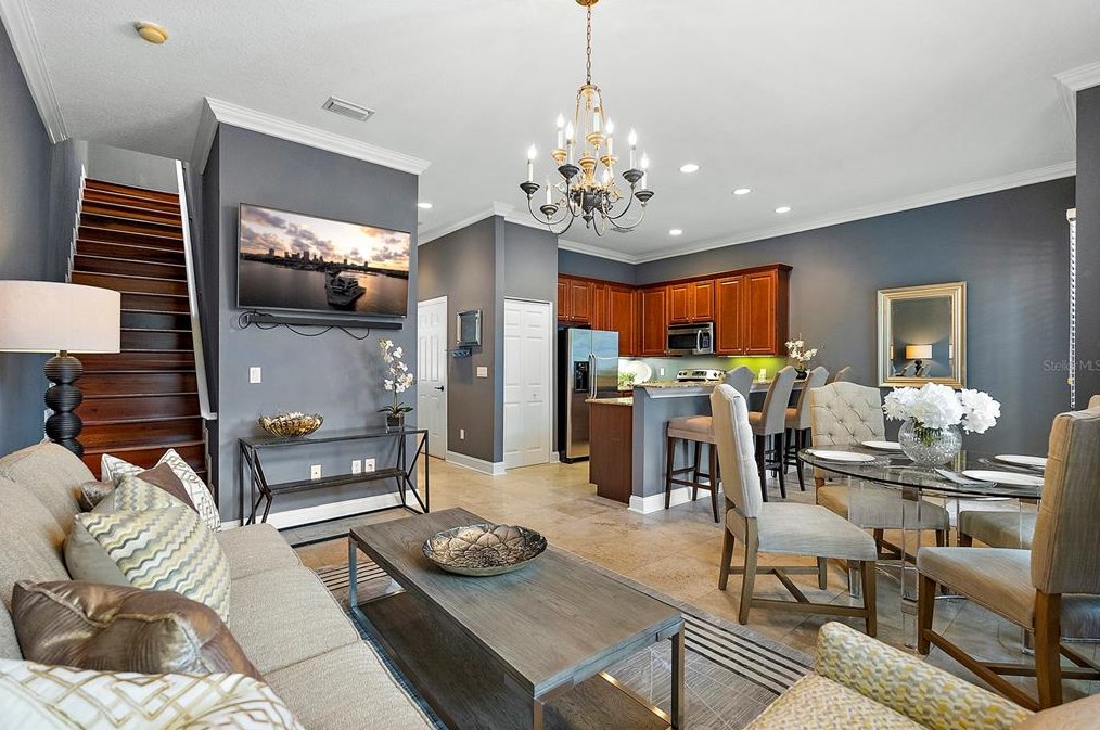 608 2nd St, Saint Petersburg, FL 33701-2574