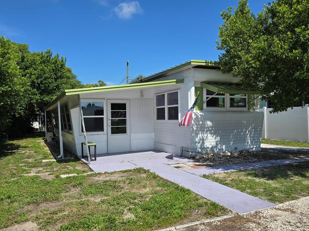 1843 Kepner Dr, Tarpon Springs, FL 34691