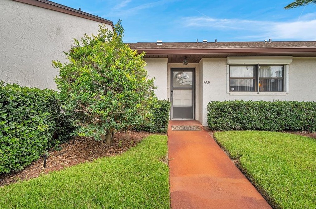 7931 Radcliffe Cir, Port Richey, FL 34668-5936