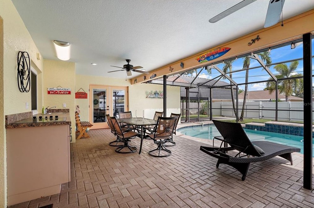 3726 17th Ave, Saint Petersburg FL  33711-2502 exterior