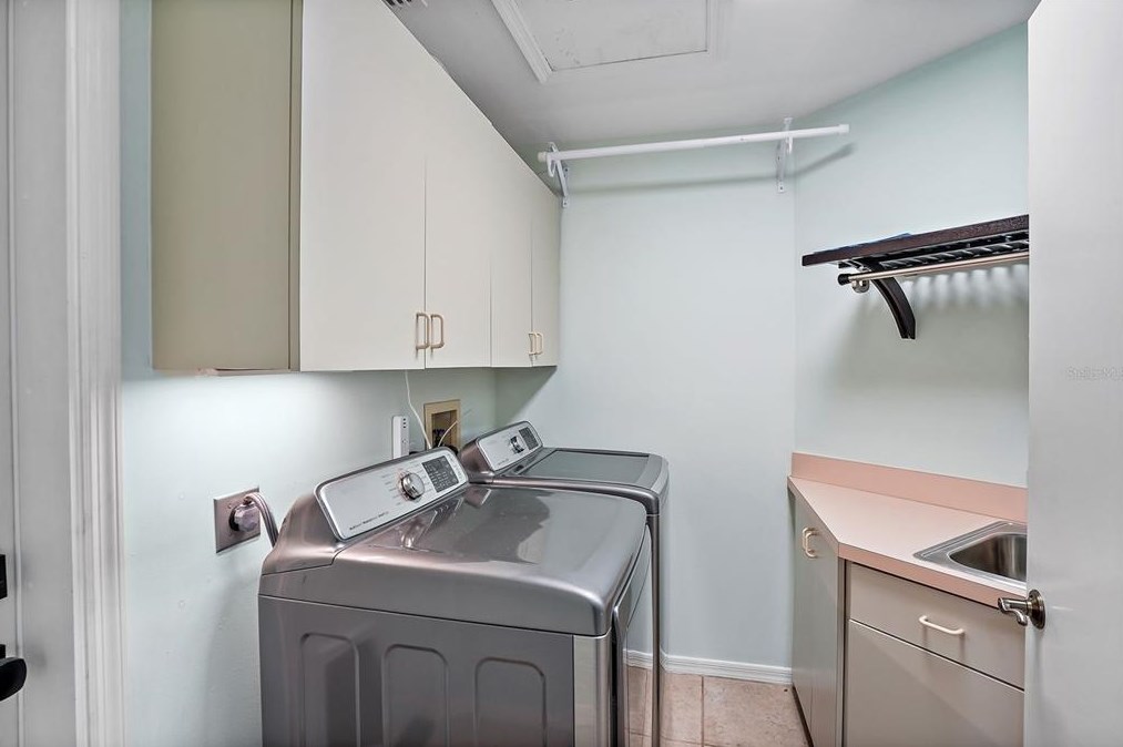 3726 17th Ave, Saint Petersburg FL  33711-2502 exterior