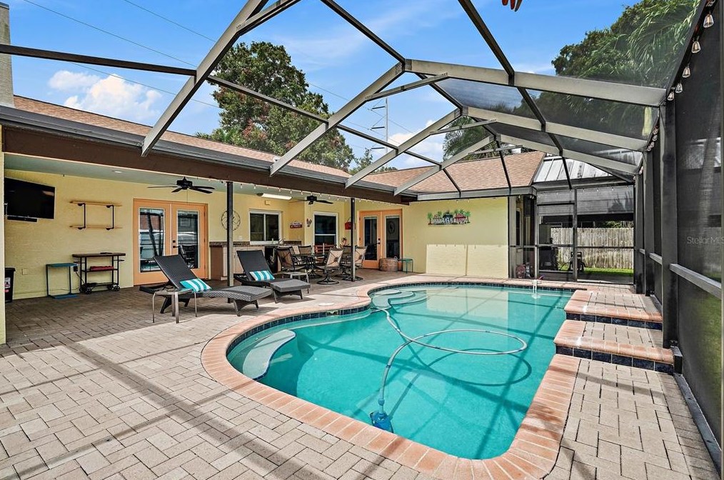 3726 17th Ave, Saint Petersburg FL  33711-2502 exterior