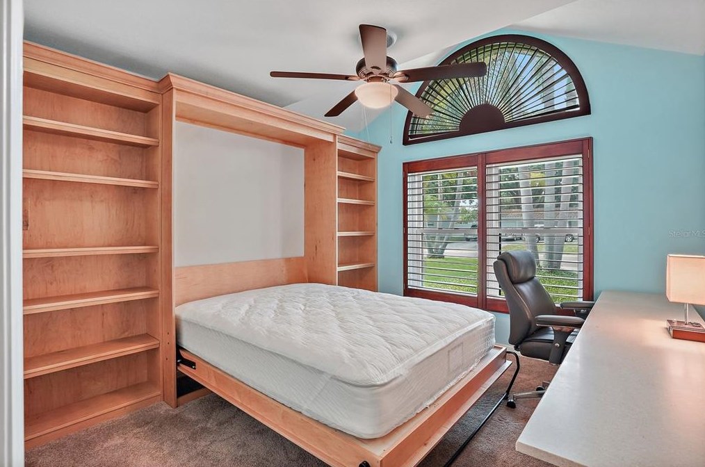 3726 17th Ave, Saint Petersburg FL  33711-2502 exterior