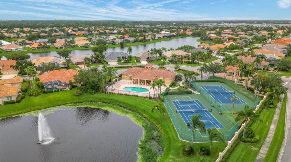 2781 Harvest Dr, Sarasota, FL 34240-8219