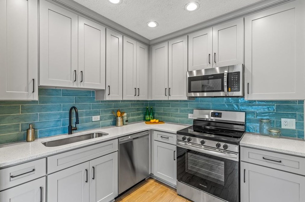 2545 22nd St, Sarasota, FL 34234