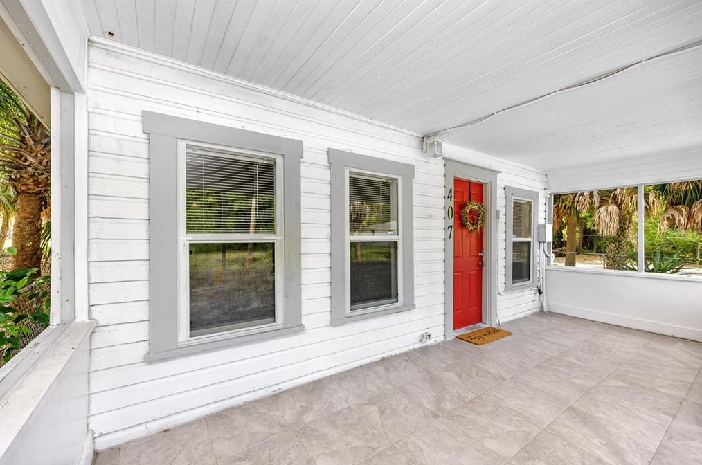 407 Lincoln Ave, Tarpon Springs, FL 34689