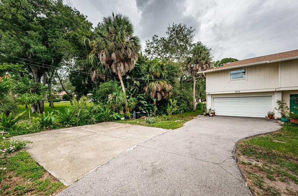 1410 Riverside Dr, Tarpon Springs, FL 34689