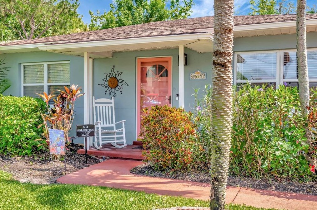 342 12th Ave, Belleair Beach, FL 33785