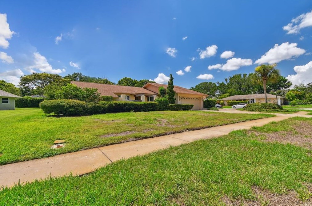 10 Woodcutter Ct, Palm Harbor, FL 34683