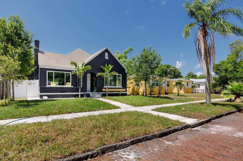 4134 2nd Ave, Saint Petersburg FL  33711-1104 exterior