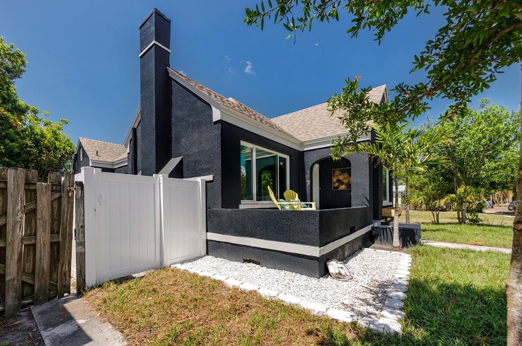 4134 2nd Ave, Saint Petersburg FL  33711-1104 exterior