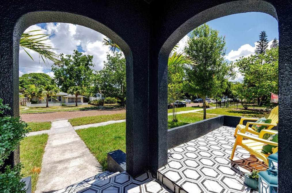 4134 2nd Ave, Saint Petersburg FL  33711-1104 exterior