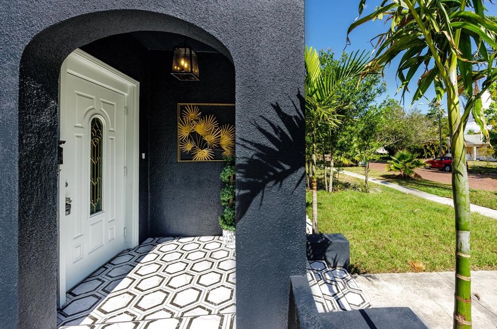 4134 2nd Ave, Saint Petersburg FL  33711-1104 exterior