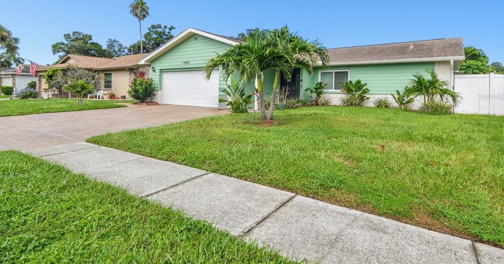 12932 Sarah Ln, Largo, FL 33773