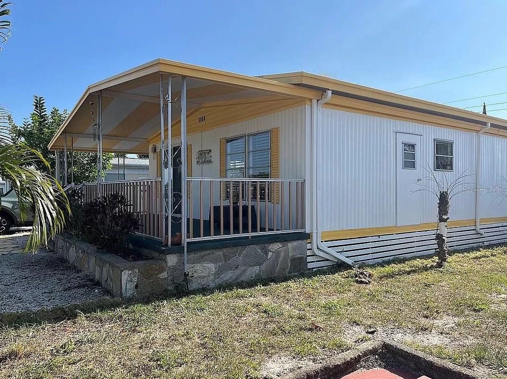 2111 Melody Dr, Tarpon Springs, FL 34691