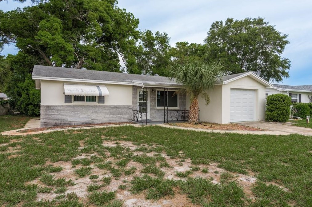 1420 Weyford Ln, Tarpon Springs, FL 34691