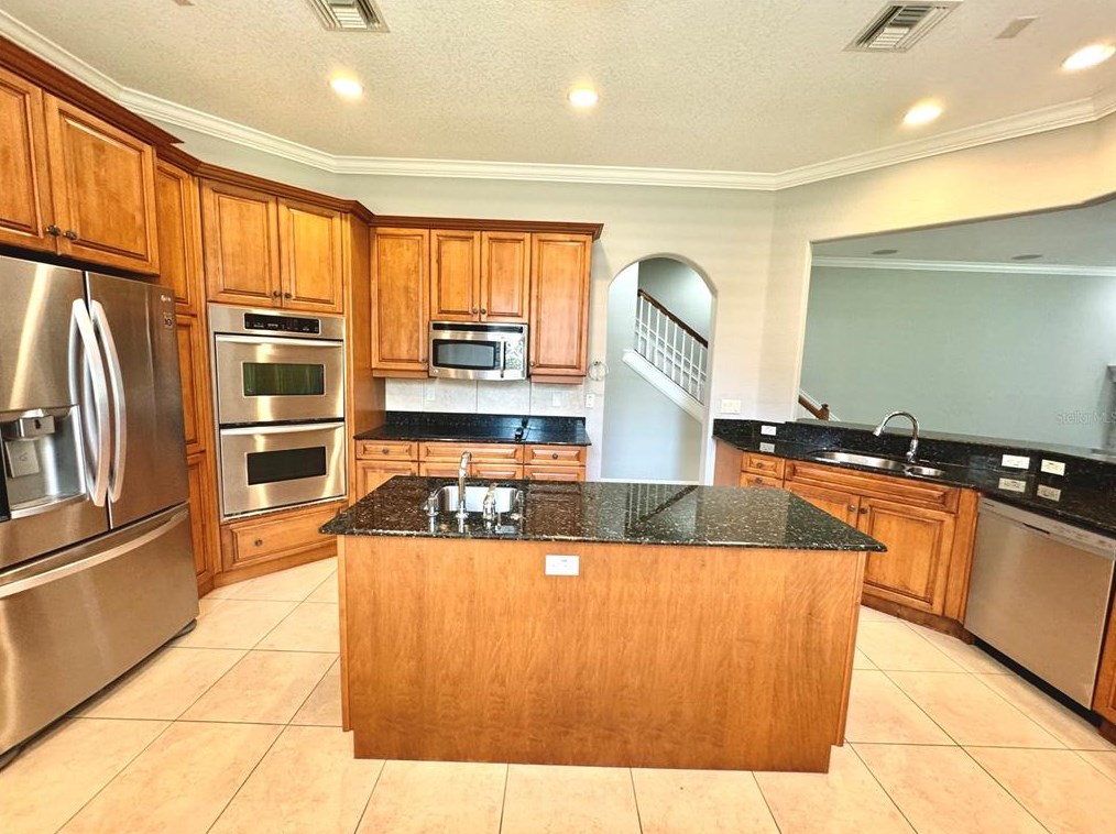 601 Saxony Blvd, Saint Petersburg, FL 33716