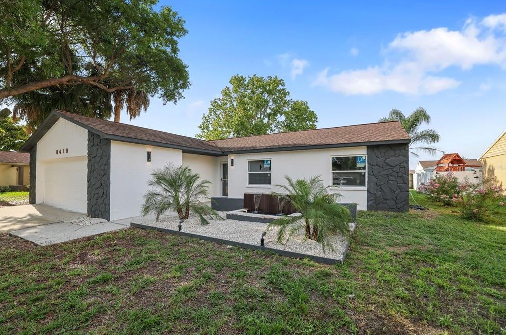8419 Somerset Dr, Largo, FL 33773