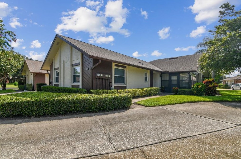 381 Durham Ct, Dunedin, FL 34698