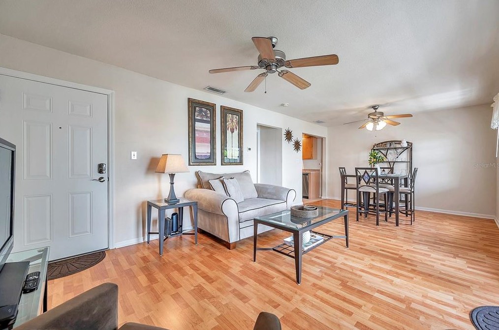 5157 Beach Dr, Saint Petersburg, FL 33705-4805