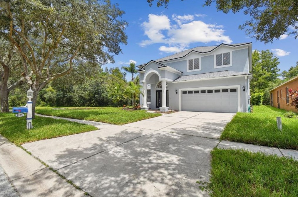 19251 Fishermans Bend Dr, Lutz, FL 33558