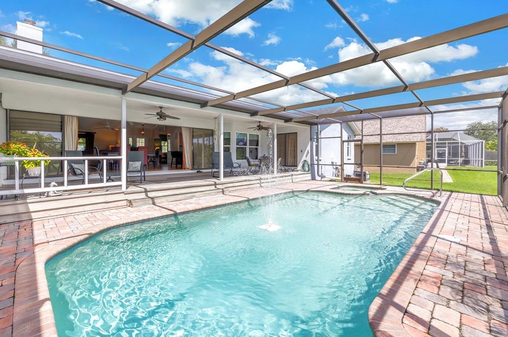 11035 Tradewinds Blvd, Largo, FL 33773