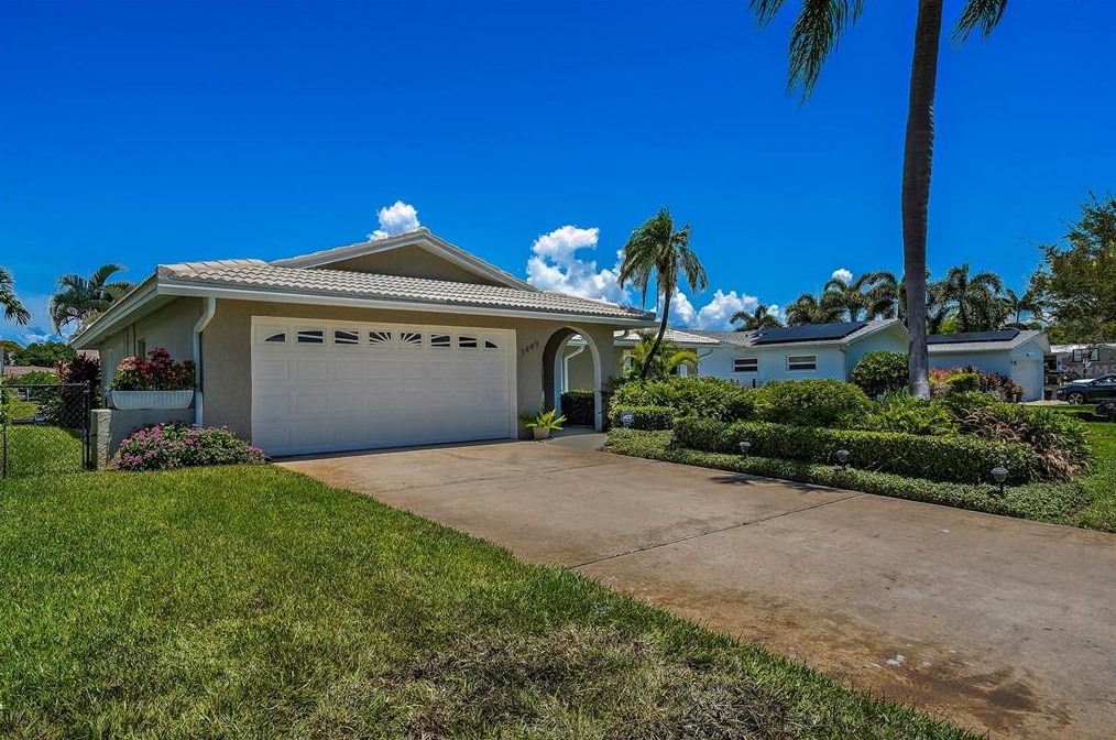1449 49th Ave, Saint Petersburg, FL 33703-3537