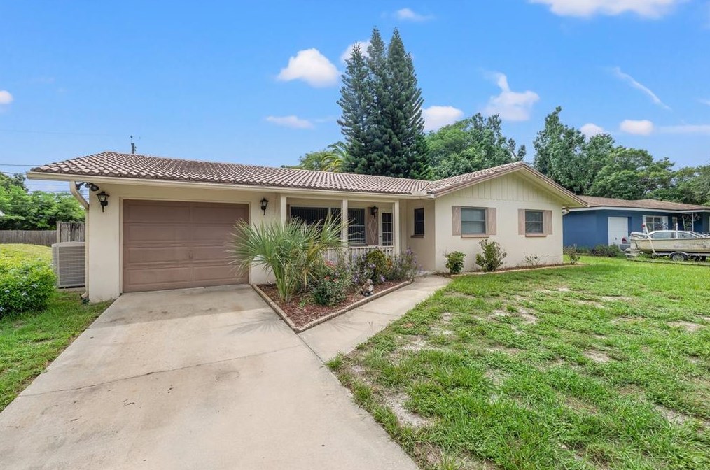 1073 Kenwood Dr, Dunedin, FL 34698