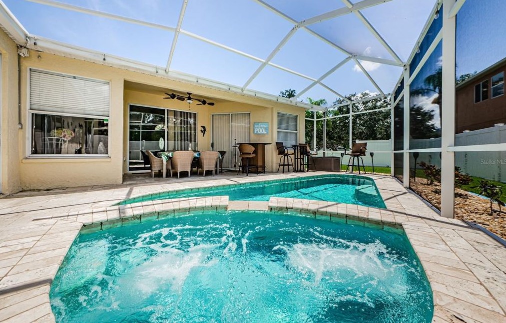 1601 Gray Bark Dr, Oldsmar, FL 34677