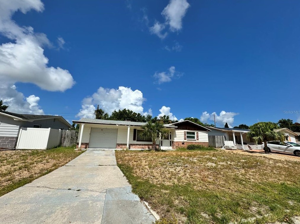 3615 Kingsbury Dr, Tarpon Springs, FL 34691