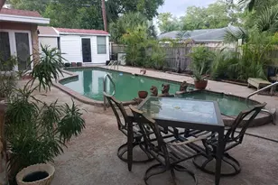 8665 Mockingbird Ln, Seminole, FL 33777 - Photo 2