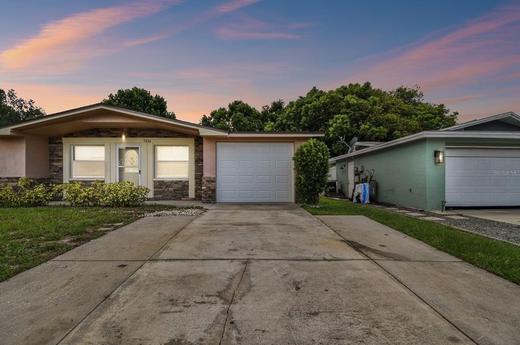 5226 Bob White Dr, Tarpon Springs, FL 34690