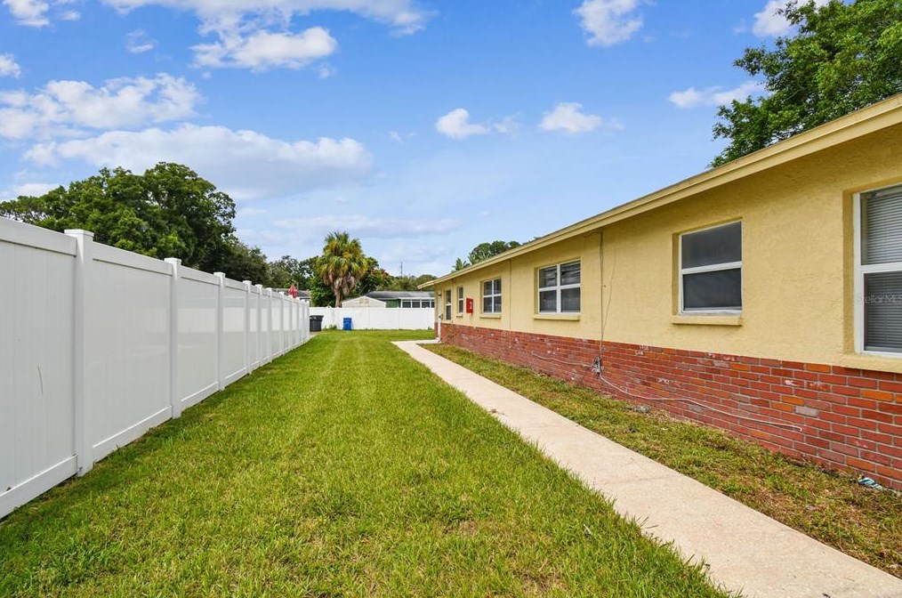 5711 Manchester St, Saint Petersburg, FL 33703-1414