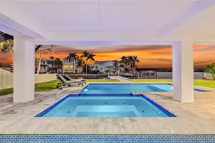 2121 Bayou Grande Blvd NE, Saint Petersburg, FL 33703 - Photo 2