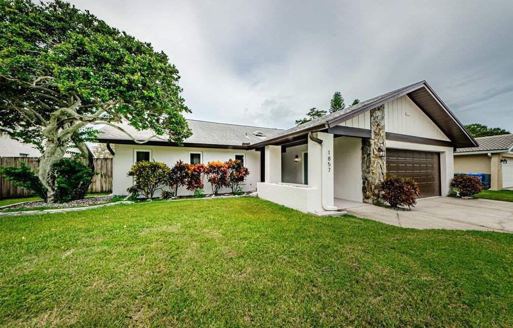 1857 Dinnerbell Ln, Dunedin, FL 34698-4817