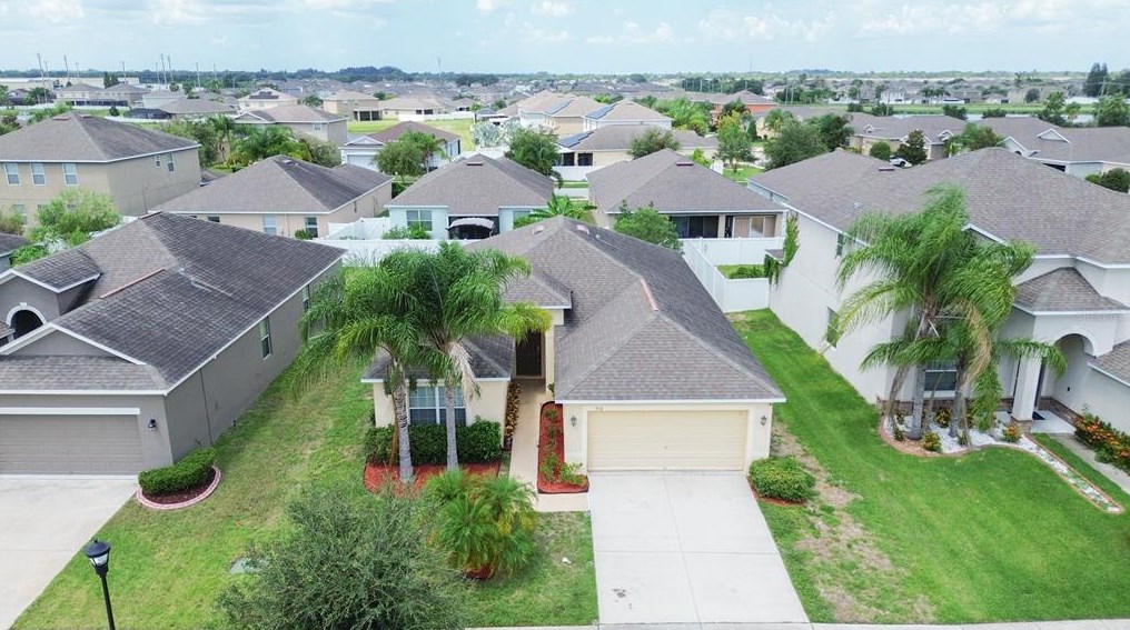 932 Meadow Glade Dr, Ruskin, FL 33570
