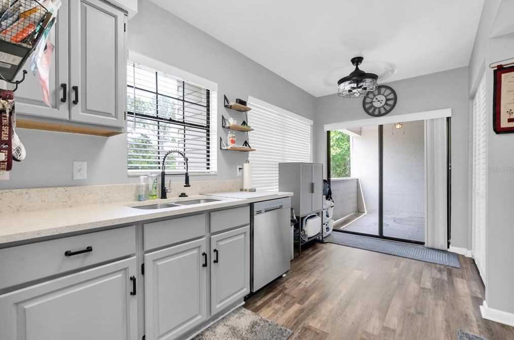 8707 Bardmoor Pl #202, Largo, FL 33777