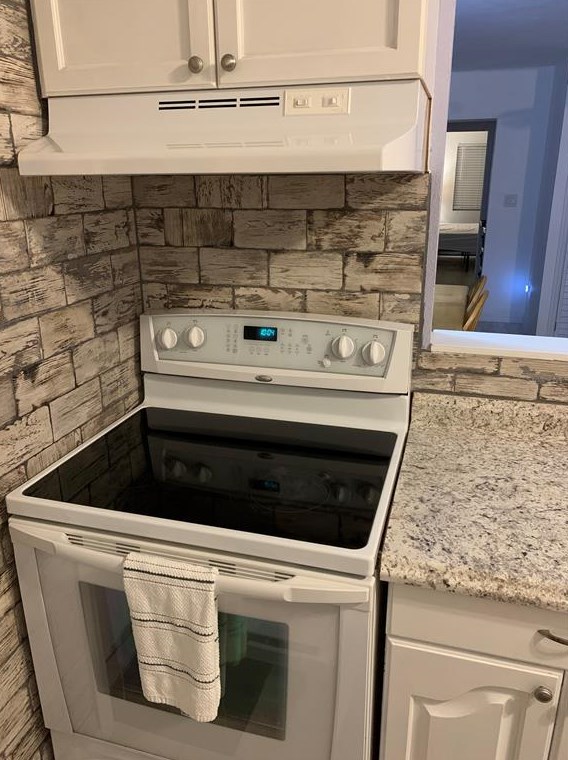 2275 Browning St, Sarasota, FL 34237-8025
