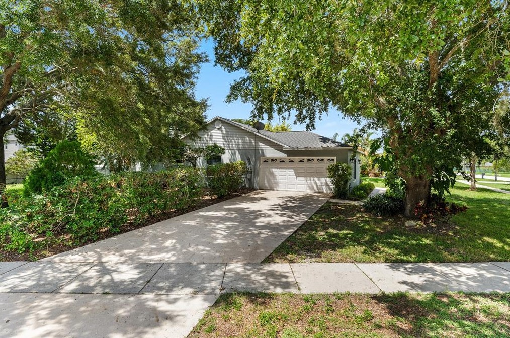 516 Arlington Ave E, Oldsmar, FL 34677