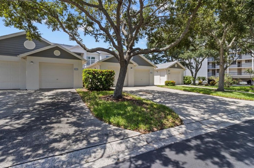11541 Shipwatch Dr, Largo, FL 33774-5725
