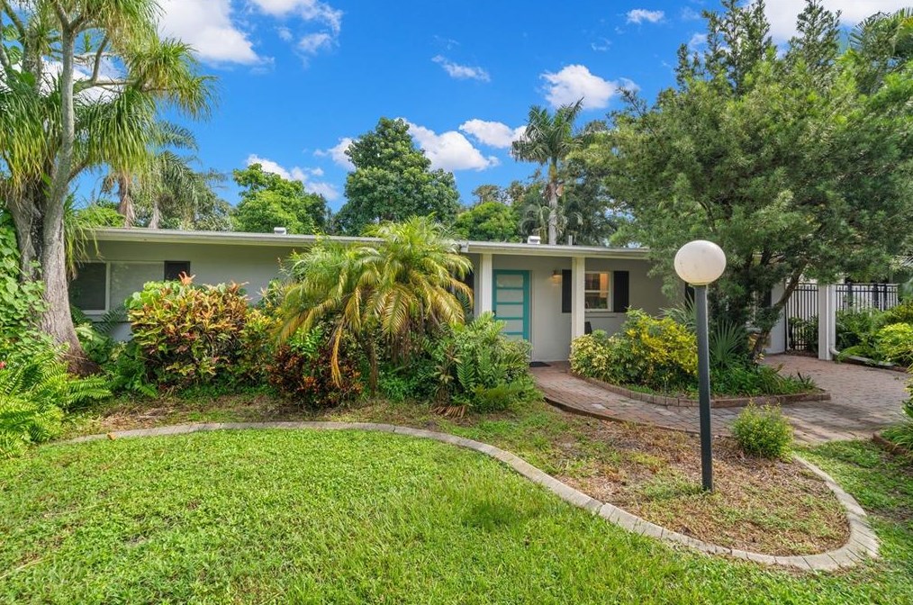 2517 Trinidad St, Sarasota, FL 34231