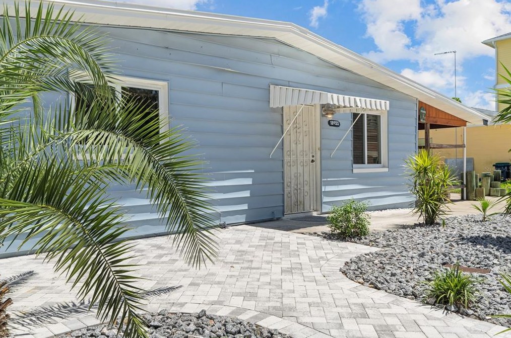18053 2nd St, Saint Petersburg, FL 33708-1008