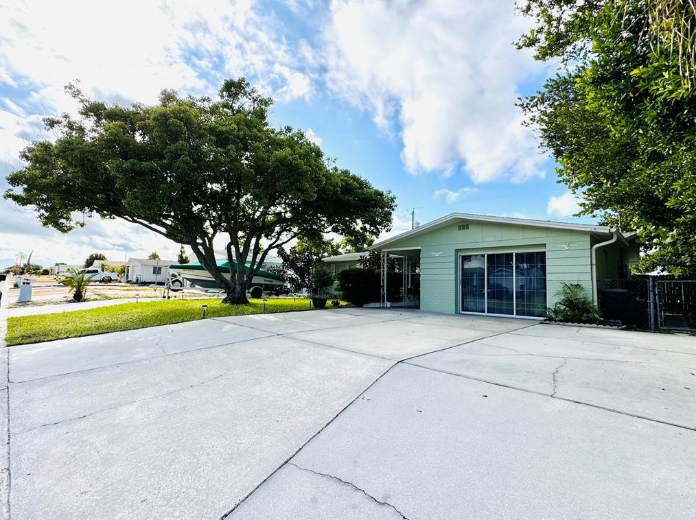 4920 Odyssey Ave, Tarpon Springs, FL 34690