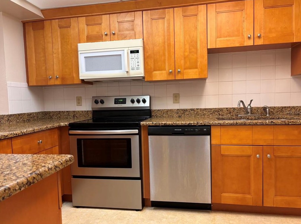 1200 Tarpon Woods Blvd #n10, Palm Harbor, FL 34685